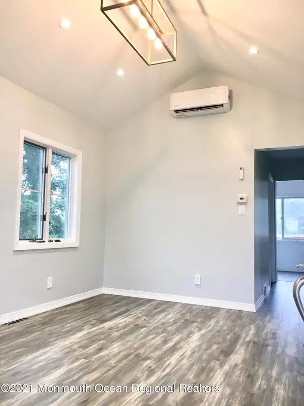 Keyport, NJ 07735,990 N Concourse