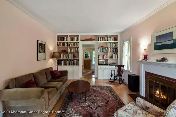 Rumson, NJ 07760,41 E River Road