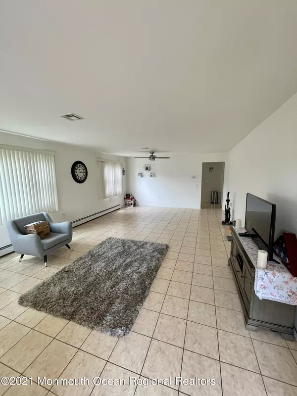 Toms River, NJ 08757,16 Paradise Boulevard