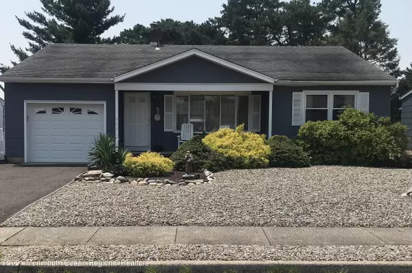 13 Bennington Drive, Toms River, NJ 08757