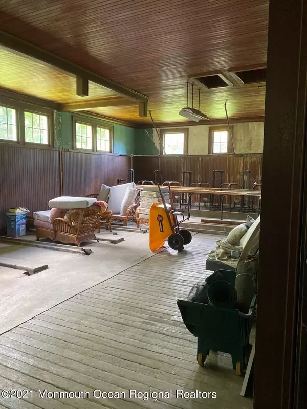 Rumson, NJ 07760,8 Willowbrook Road