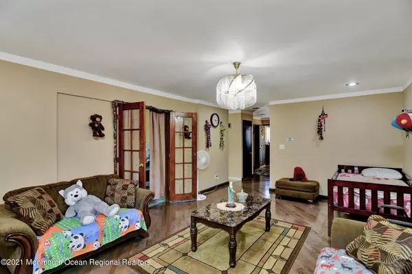 East Brunswick, NJ 08816,8 Lake Avenue #3B