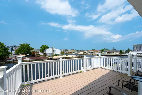 Toms River, NJ 08753,687 Golden Drive