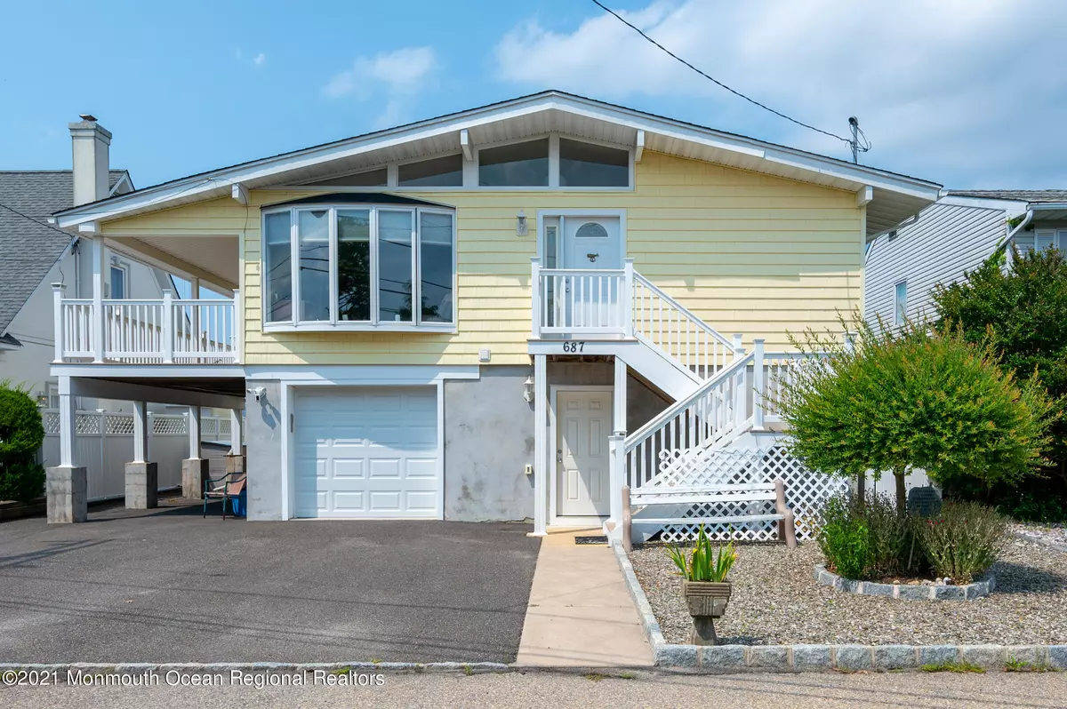 Toms River, NJ 08753,687 Golden Drive