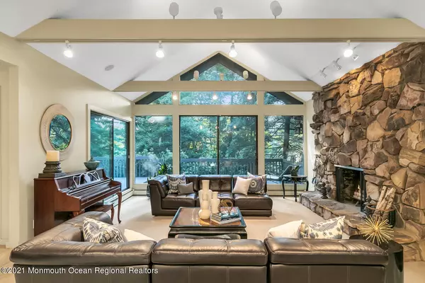 Rumson, NJ 07760,71 W River Road