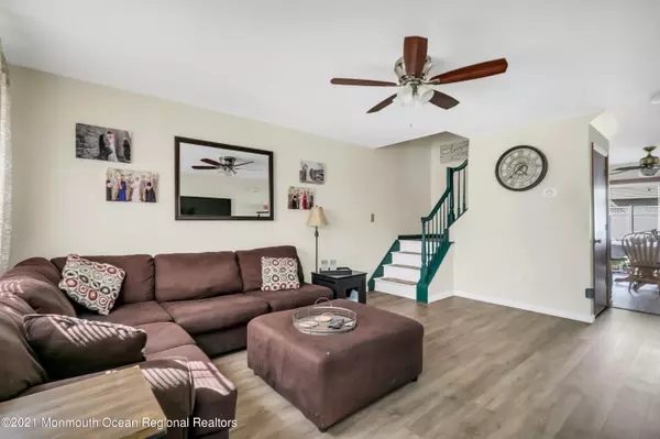 Keyport, NJ 07735,242 Raritan Street