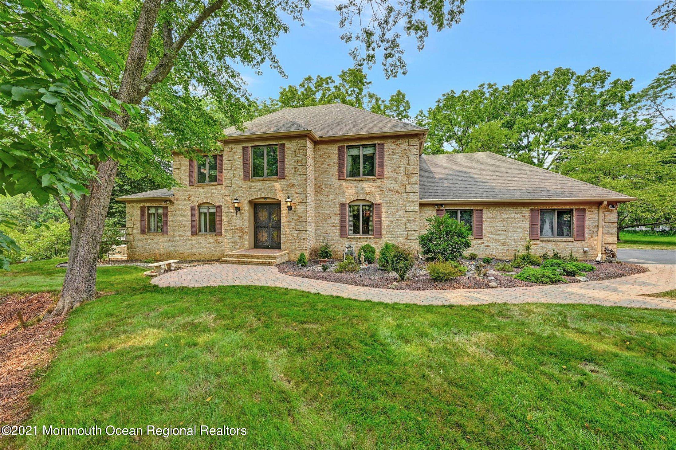 6 Walnut Hollow Lane, Holmdel, NJ 07733