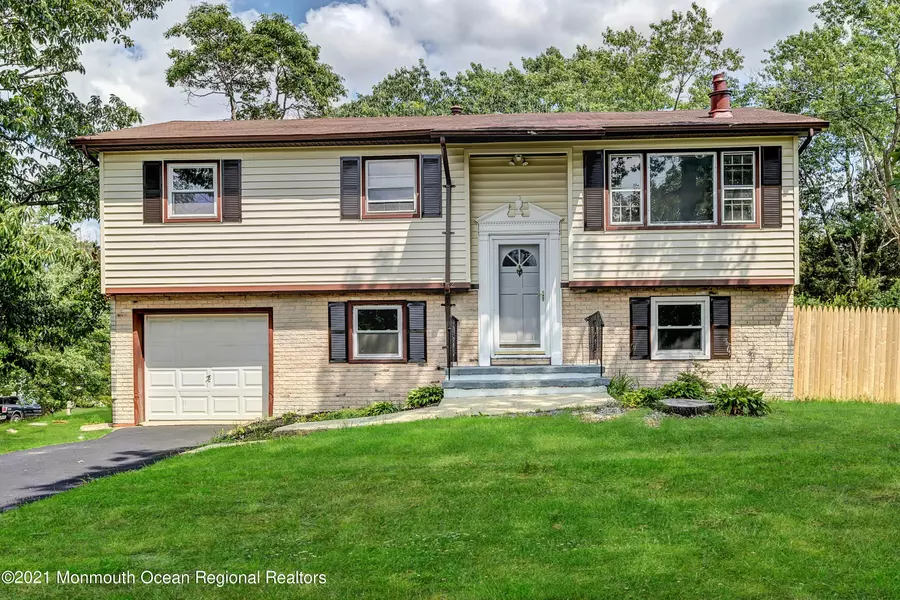 833 Holiday Court, Toms River, NJ 08753