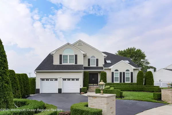 10 Campo Lane, Hazlet, NJ 07730