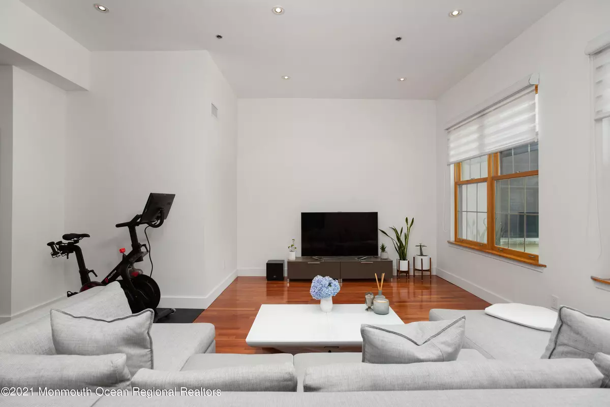 Hoboken, NJ 07030,101 Park Avenue #2F