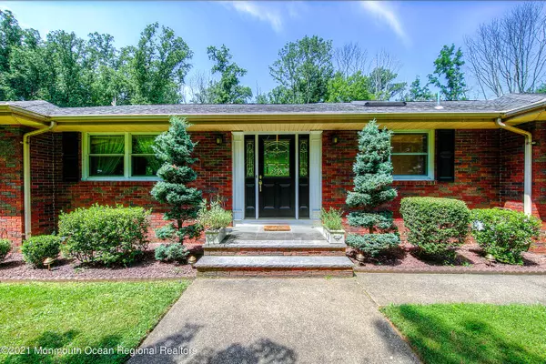 Holmdel, NJ 07733,74 Telegraph Hill Road