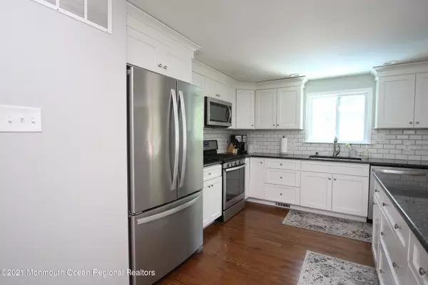 Manahawkin, NJ 08050,61 Lafayette Drive