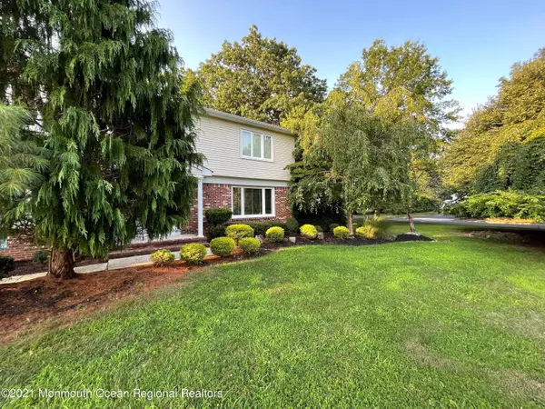 Manalapan, NJ 07726,44 Apache Drive