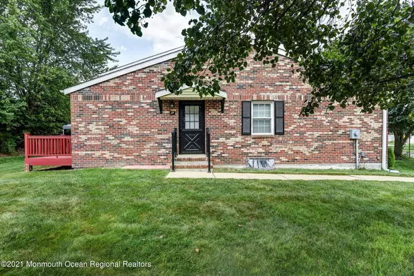 Spotswood, NJ 08884,27 Hamilton Drive