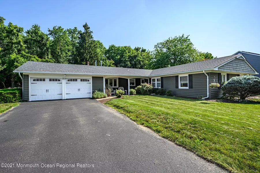 21 Livingston Lane, Manalapan, NJ 07726