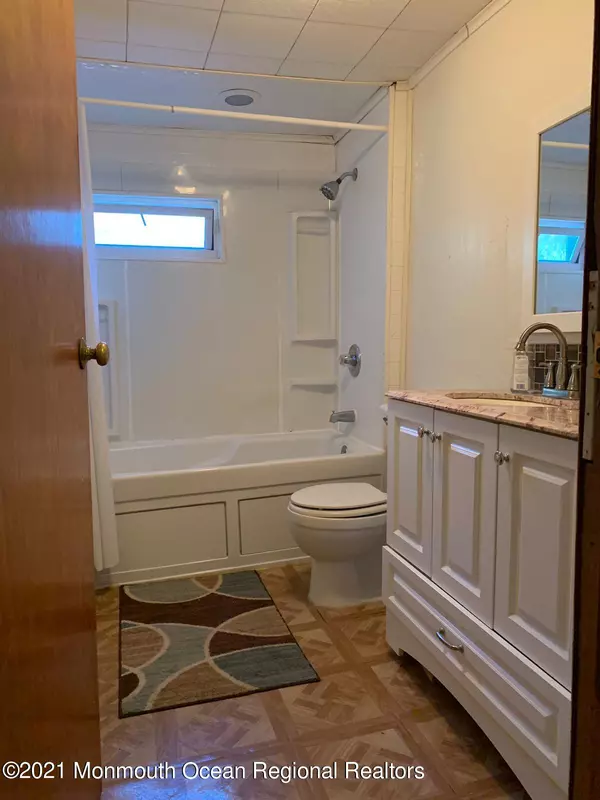 Toms River, NJ 08753,176 Silver Bay Road