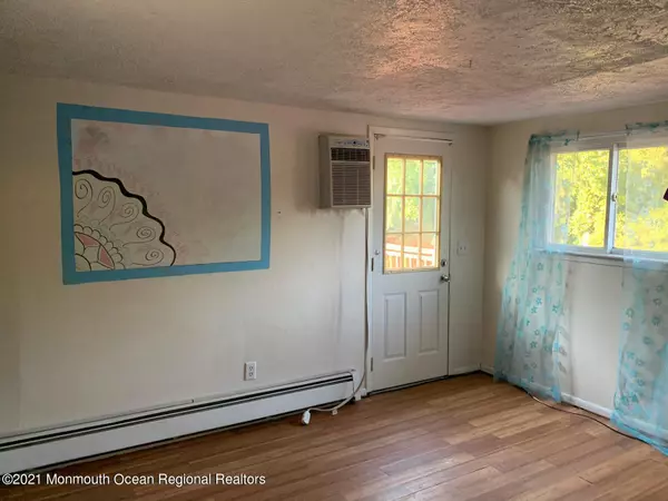 Toms River, NJ 08753,176 Silver Bay Road