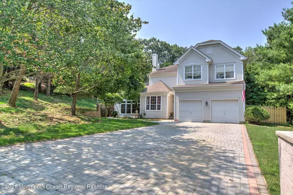 Morganville, NJ 07751,33 Berkley Court