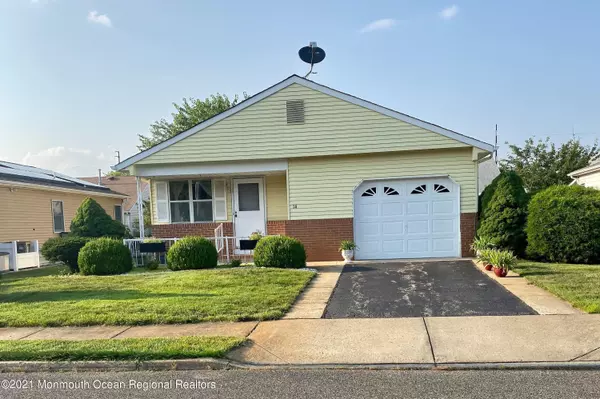 14 Woodstock Drive, Toms River, NJ 08757