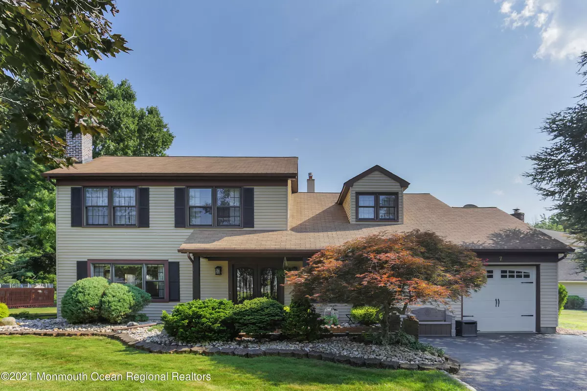 Manalapan, NJ 07726,7 Carlisle Court