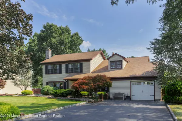 Manalapan, NJ 07726,7 Carlisle Court