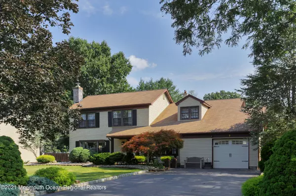 Manalapan, NJ 07726,7 Carlisle Court