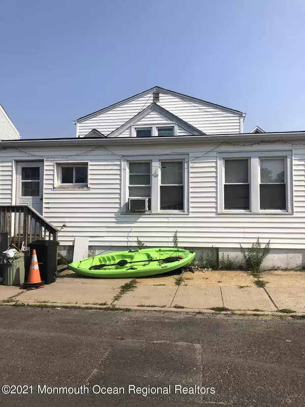 Sea Bright, NJ 07760,16 Via Ripa