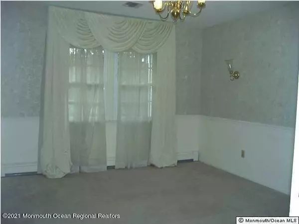 Holmdel, NJ 07733,298 Middle Road