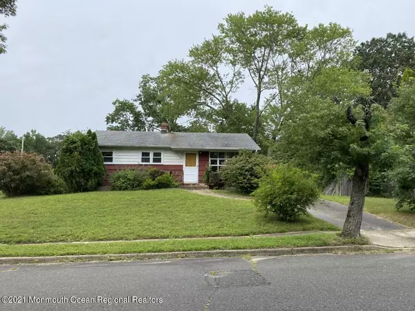 Howell, NJ 07731,33 Lake Drive