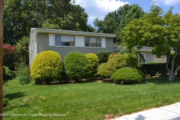 29 Dartmouth Drive, Hazlet, NJ 07730