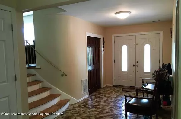 North Brunswick, NJ 08902,28 Woodmere Road