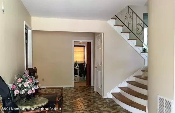 North Brunswick, NJ 08902,28 Woodmere Road