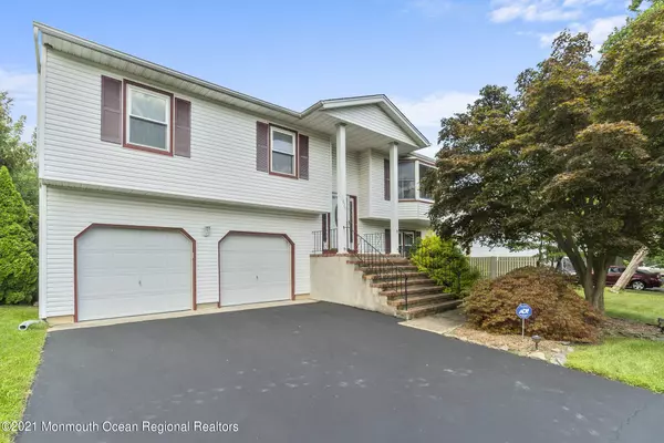 1020 Mulberry Place, Toms River, NJ 08753