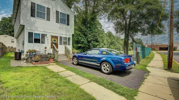 25 Palmer Place, Keansburg, NJ 07734