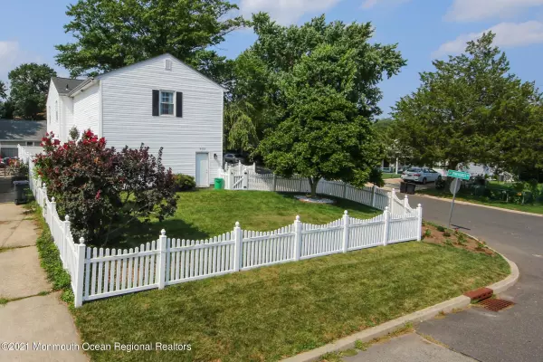 Keyport, NJ 07735,852 Malden Drive