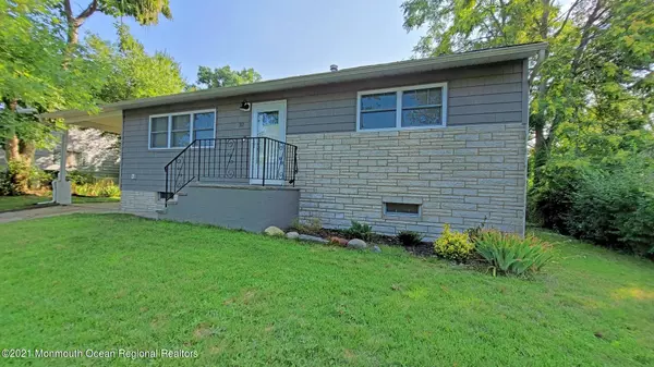 32 Adelphi Road, Toms River, NJ 08757