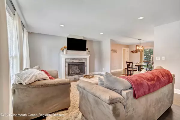 Lanoka Harbor, NJ 08734,402 Laurel Boulevard