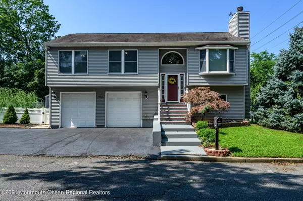 2 Kelly Lane, Eatontown, NJ 07724