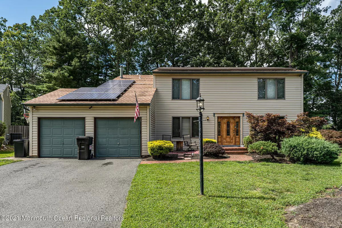 Howell, NJ 07731,18 Silversmith Court