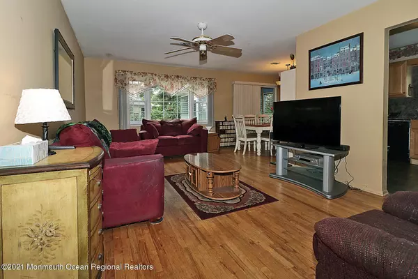 Toms River, NJ 08757,1042 E Edgebrook Drive