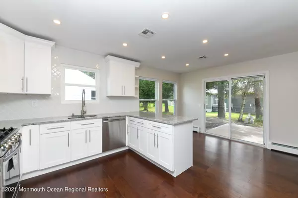 Toms River, NJ 08757,21 Wedgeport Drive