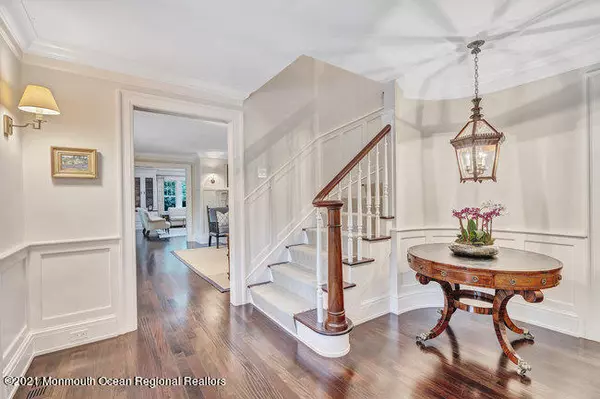 Rumson, NJ 07760,8 Belknap Lane