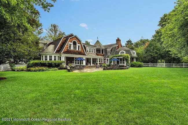 Rumson, NJ 07760,8 Belknap Lane