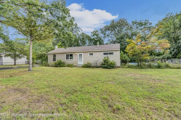 Howell, NJ 07731,23 Oakwood Drive