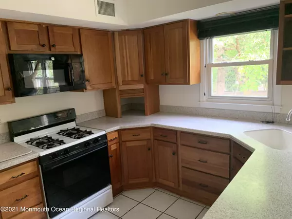 Kendall Park, NJ 08824,16 Eastern Drive