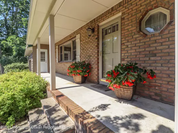 Holmdel, NJ 07733,12 Theresa Drive