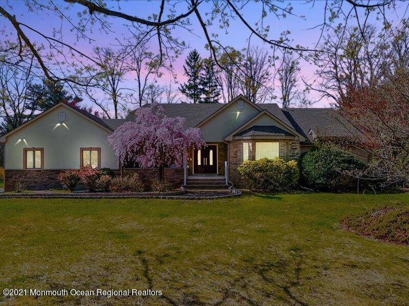 4 Walnut Hollow Lane, Holmdel, NJ 07733