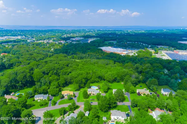 Holmdel, NJ 07733,18 Windswept Road