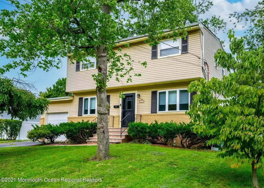 34 Dartmouth Drive, Hazlet, NJ 07730