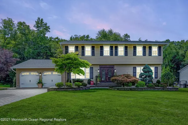 33 Truman Drive, Marlboro, NJ 07746